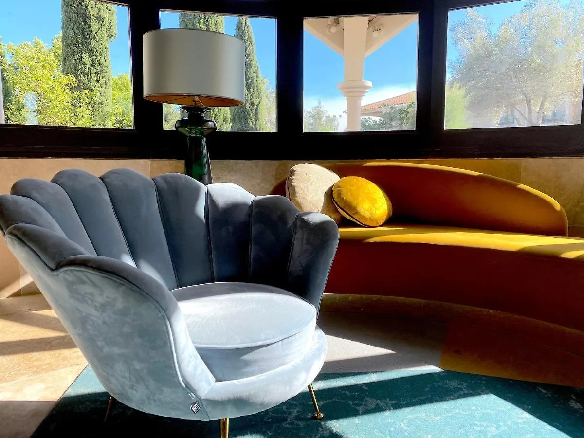 Domaine De La Reynaude Hotel Aurons