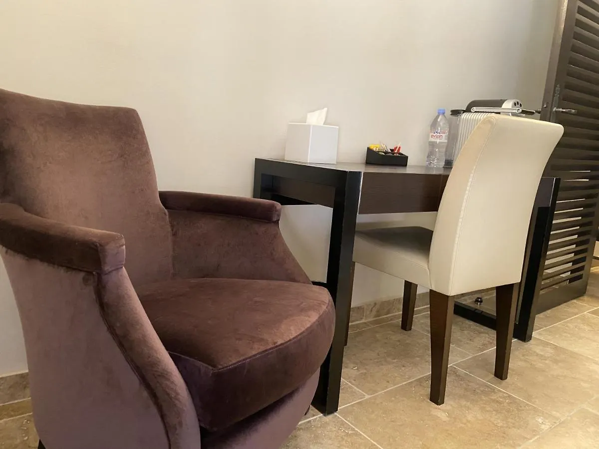 ****  Domaine De La Reynaude Hotel Aurons France